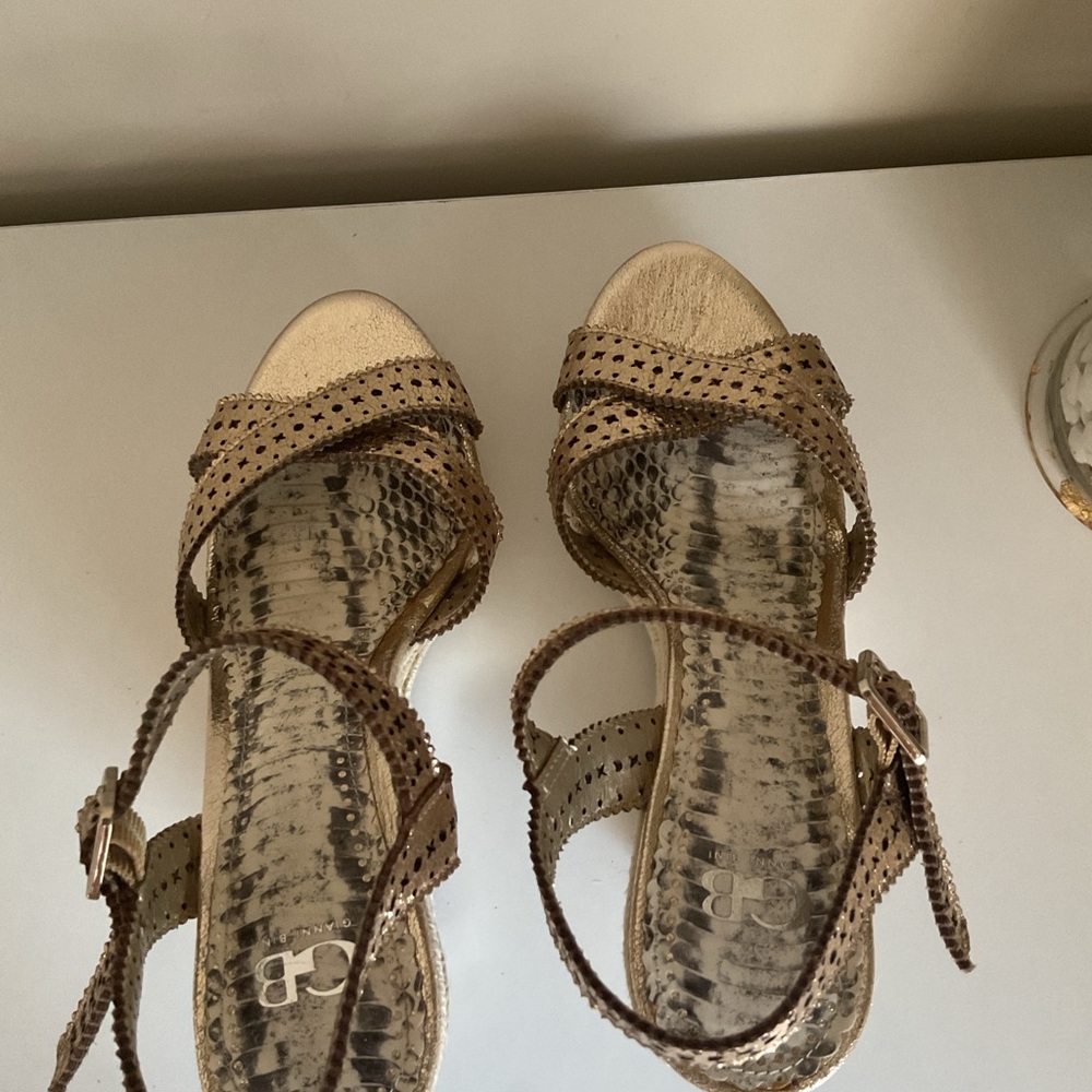 Gianni Bini Gold Metallic Espadrille Platform Wedge Sandals Size 8 - Picture 10 of 13
